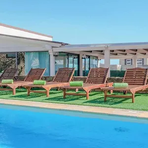 Villa Cobas Con Piscina Y Privada, Triquivijate