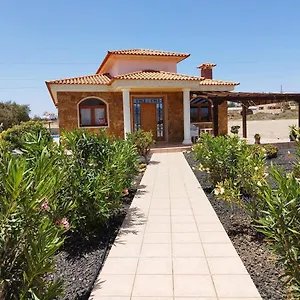 Villa Casa Del Sol: Spacious 3-bedroom With Private Solar-heated Pool, Triquivijate